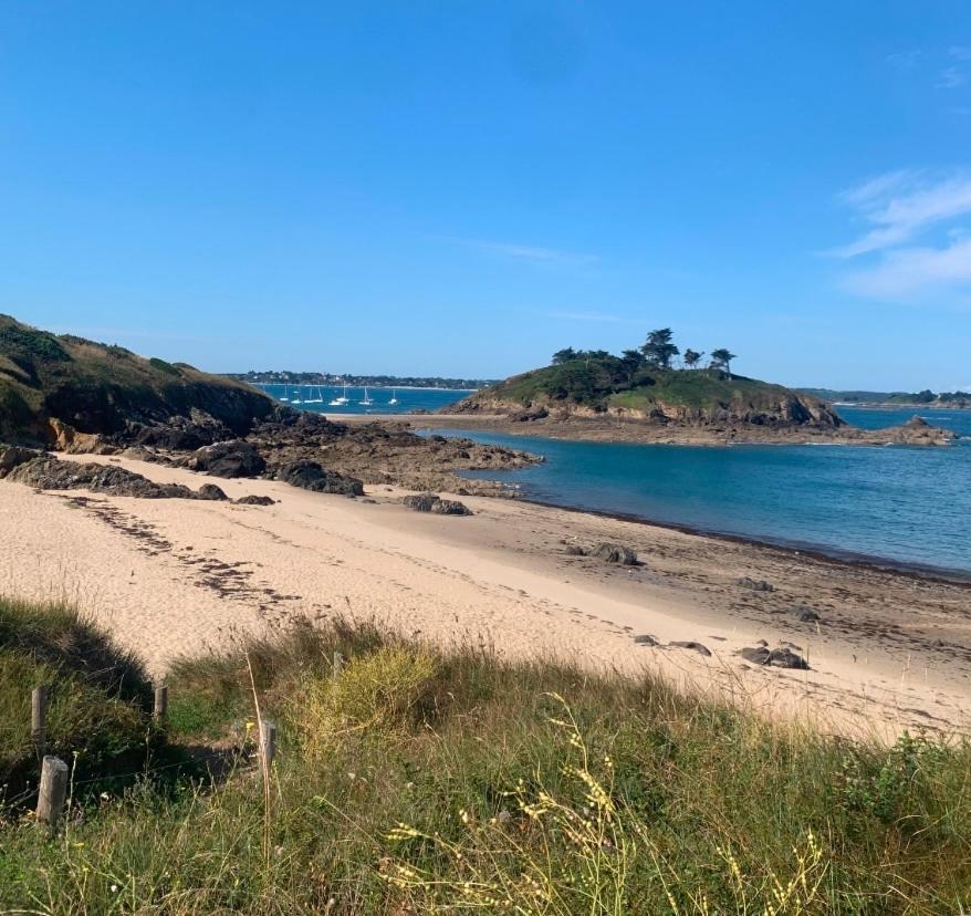 Magnifique Bas De Villa Deux Chambres Situe Pres Des Plages Et Du Golf Saint-Briac-sur-Mer Buitenkant foto